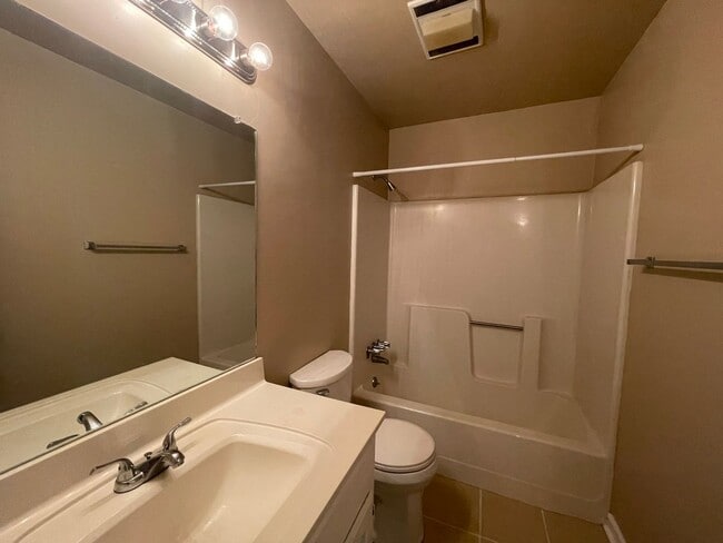 Building Photo - 3 Bedroom House Near Shenandoah