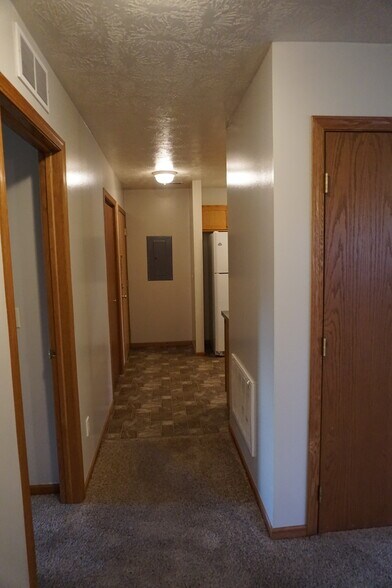 Building Photo - 1400 E Rushmore Dr