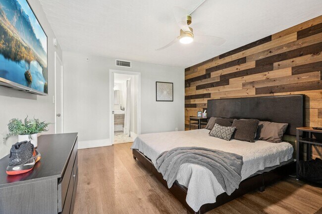 Building Photo - 1301 River Reach Dr