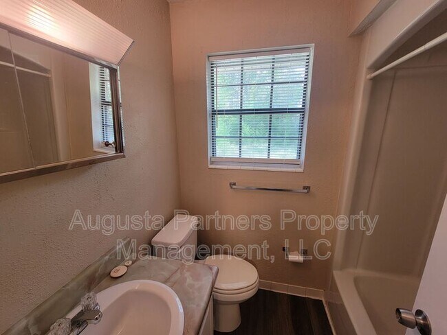 Building Photo - ~103 Blue Ct