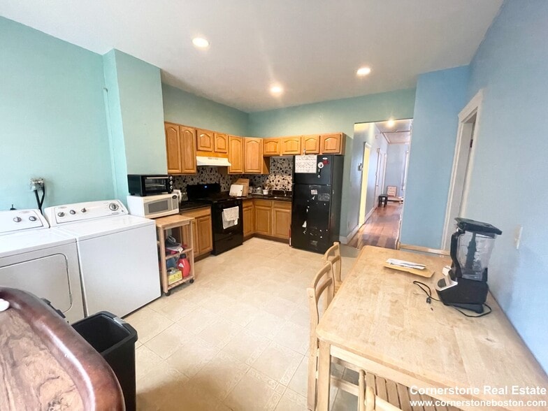 Building Photo - 1572 Tremont St