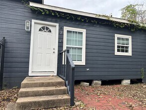 Building Photo - 808 Oakhurst St