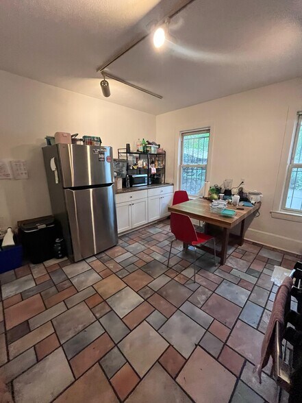 Primary Photo - 731 Parker St