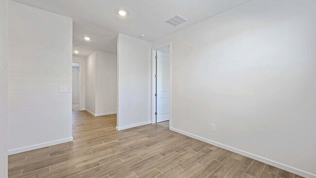 Building Photo - 17863 W Elm St