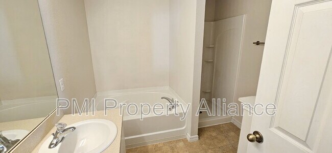 Building Photo - 15605 Perdido Dr