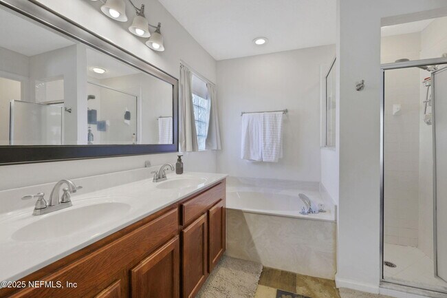 Building Photo - 1453 Lindseys Xing Dr