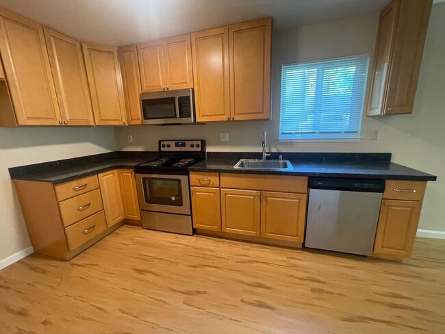 Building Photo - Wonderful Updated 2 Bedroom Home.