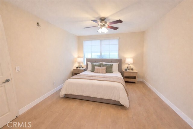 Building Photo - 5545 Canoga Ave