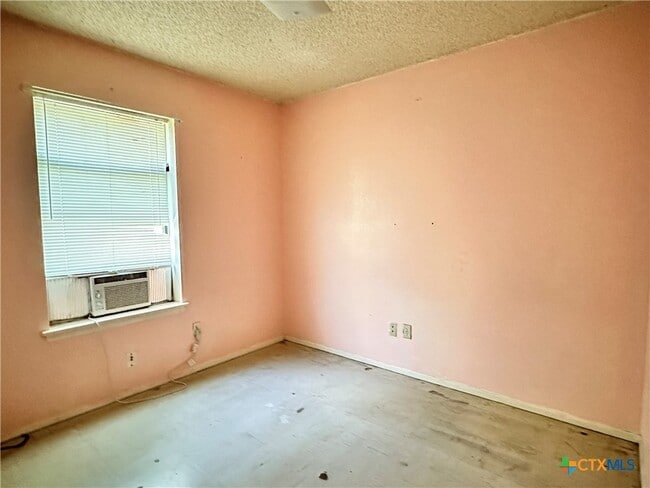 Building Photo - 317 Yale St