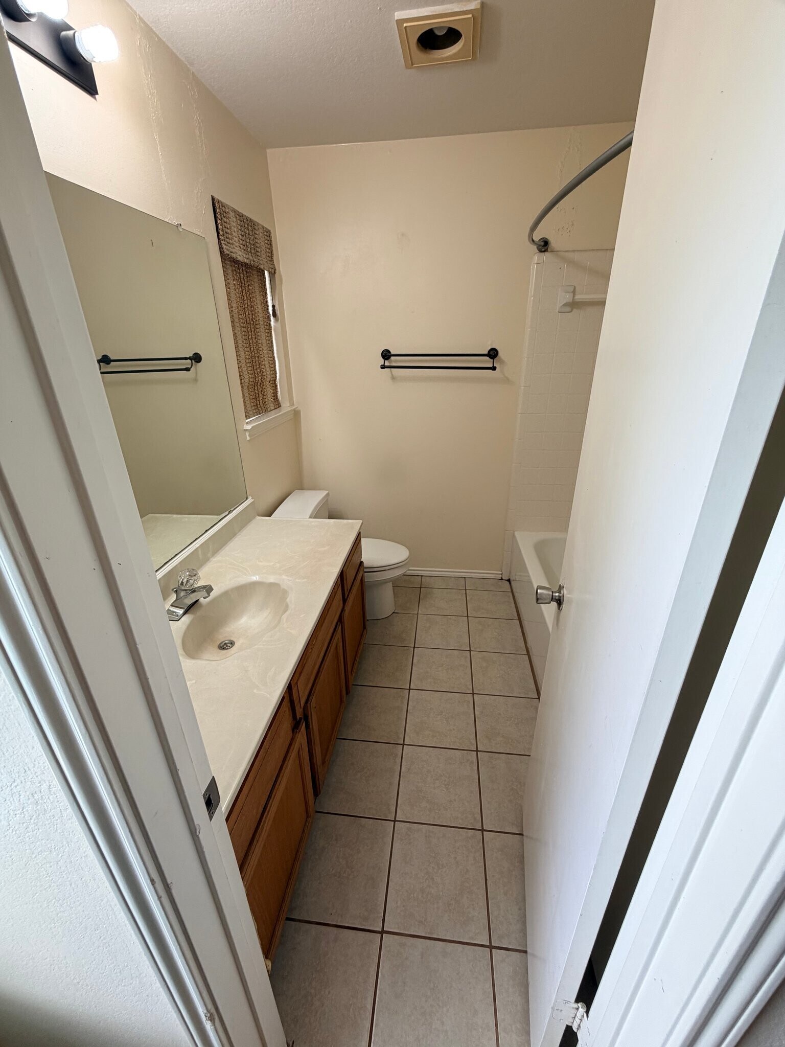 Building Photo - 1311 Petunia Dr