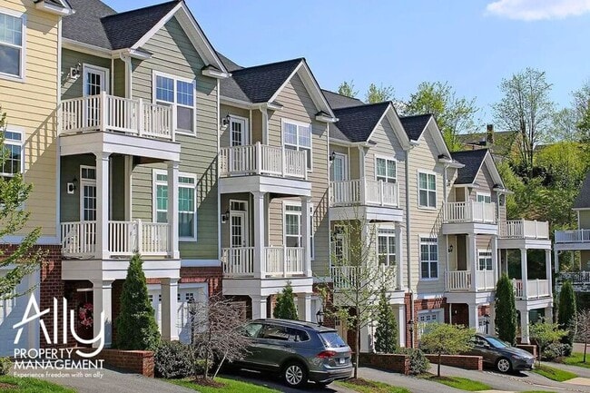 Building Photo - 1610 Kempton Pl