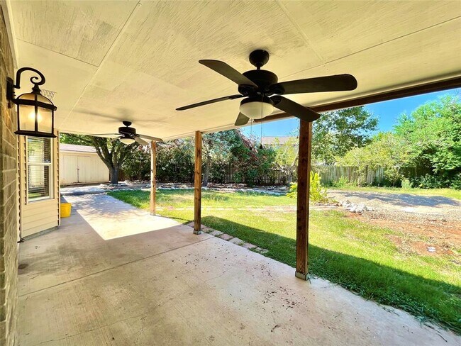 Building Photo - 502 Yaupon Cove