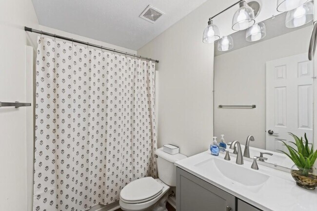 Building Photo - 2558 Candlewood Way
