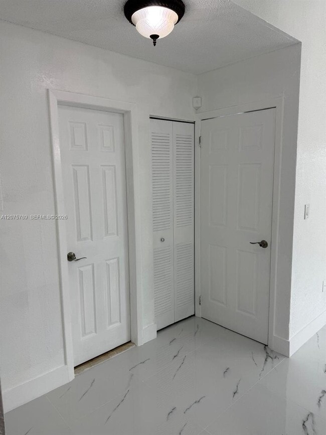 Building Photo - 2775 W 71st Pl