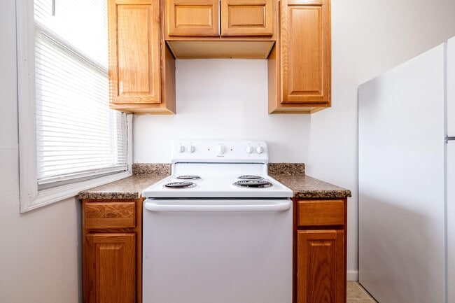 Building Photo - 627 Hague St