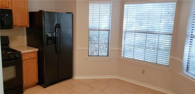 Building Photo - 808 David Curry Dr