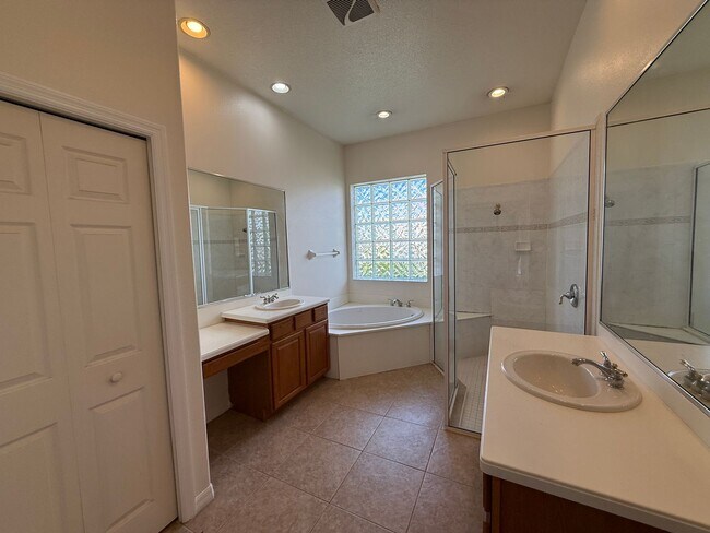 Building Photo - 4 Bedroom 3 Bath Single Family Home Laurel...