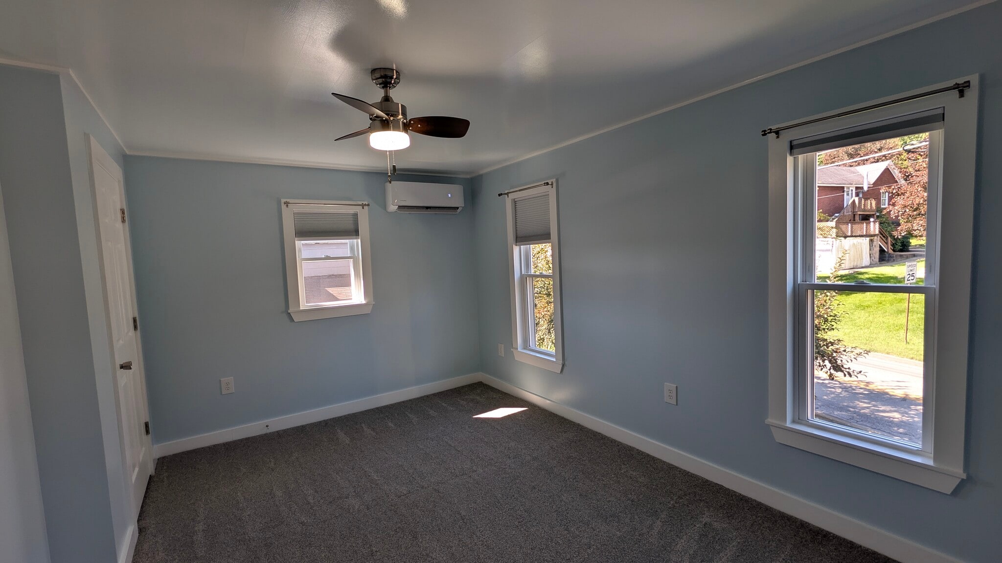 Building Photo - 207 Crowe Ave