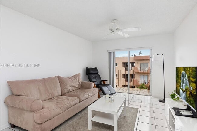 Building Photo - 1630 W 46th St