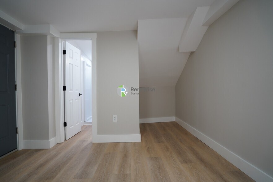 Primary Photo - 142 Dorchester St
