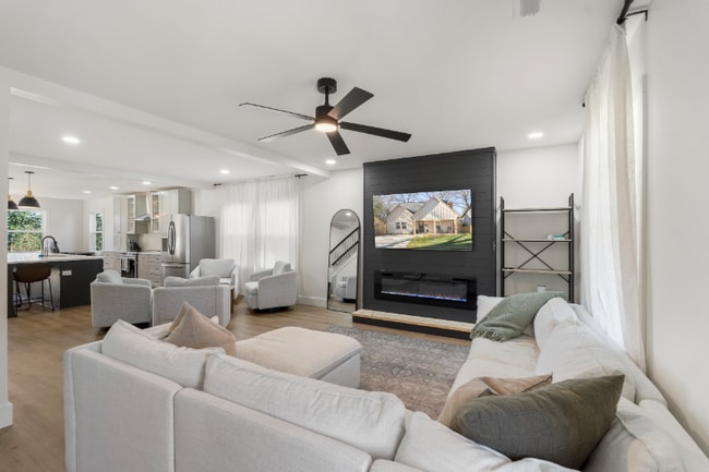 Building Photo - 2212 Weyland Ave