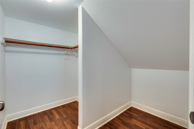 Building Photo - 12870 Kingsbridge Ln