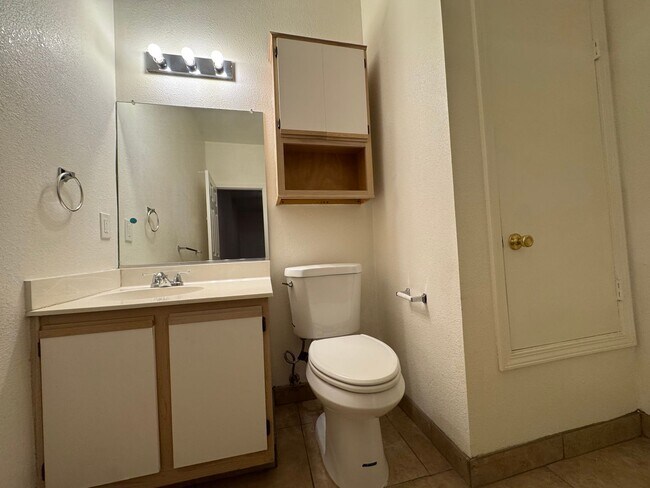 Building Photo - 2834