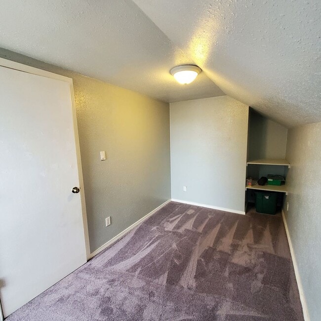 Building Photo - Pet Friendly 3 Bedroom with RV Parking, Close to Downtown Albany!
