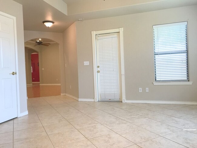 Building Photo - 15313 Guadalupe River Dr