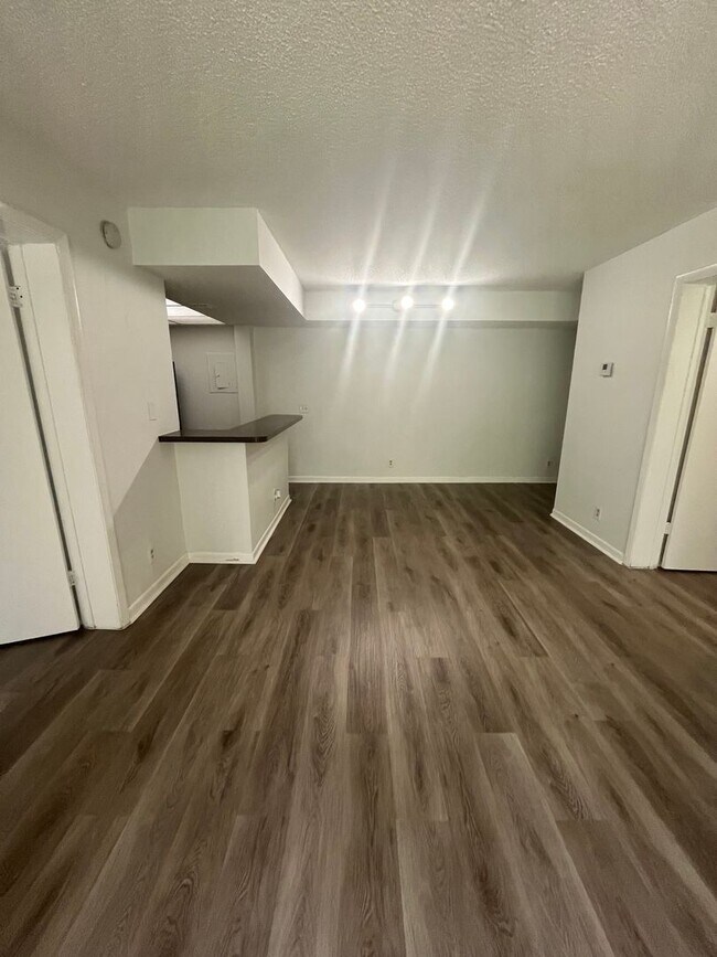 Building Photo - 724 Executive Center Dr