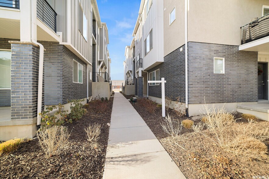 Building Photo - 15287 S Tack Way