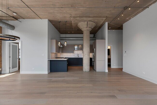 Building Photo - 17 N Loomis St