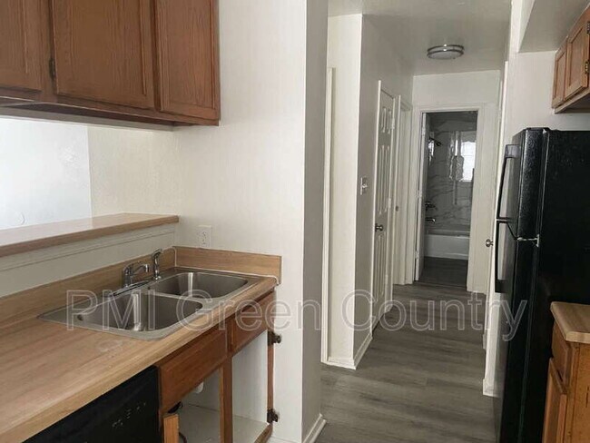 Building Photo - 1802 E 66th Pl