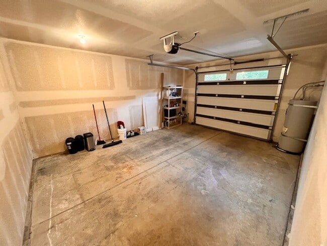 Building Photo - 2165