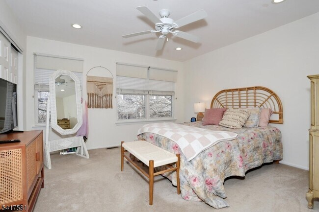 Building Photo - 2051 Charles Ct