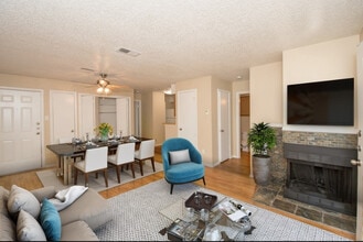 Building Photo - The Robinson on Melrose