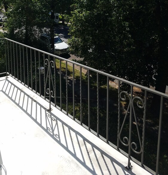 Building Photo - 1305 E Michigan Ave