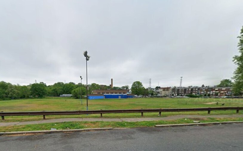 Park Across the street - 4844 Bingham St