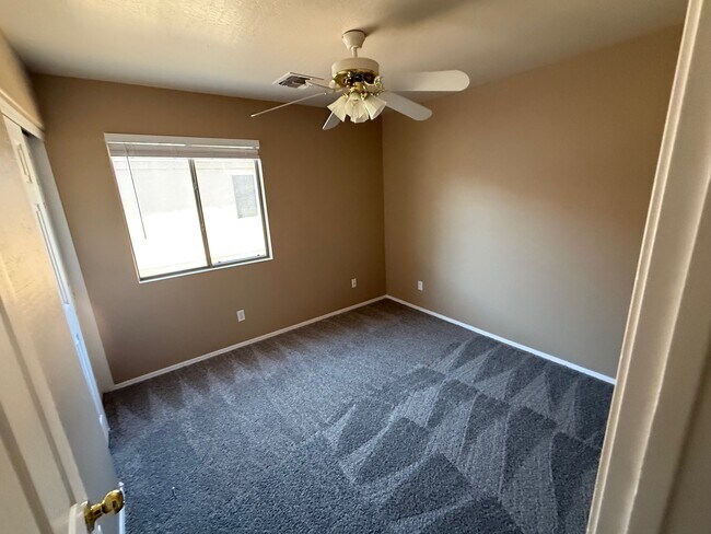 Building Photo - 1636 E Bishop Dr