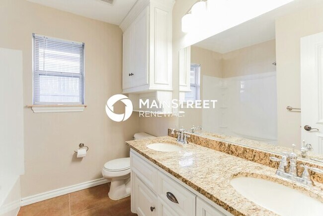 Building Photo - 4 Bedroom Pet-Friendly Home in Edmond, OK with Main Street Renewal