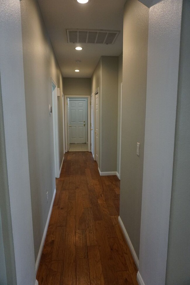 Building Photo - 10591 Iron Point Cir
