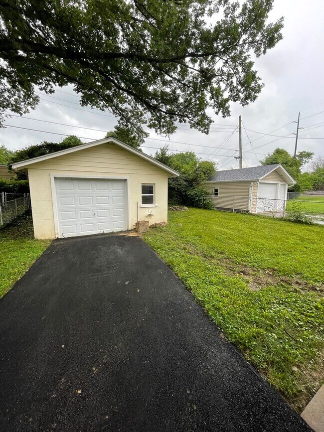 Building Photo - Cute 2 Bedroom Home Near The Fair Grounds