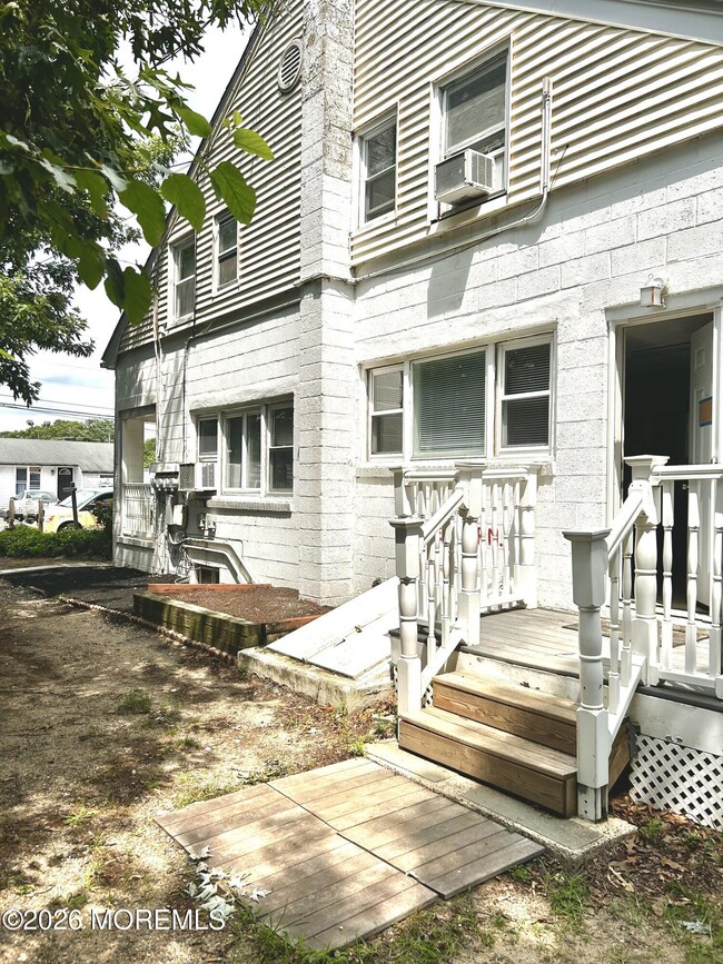 Building Photo - 505 Martin Rd
