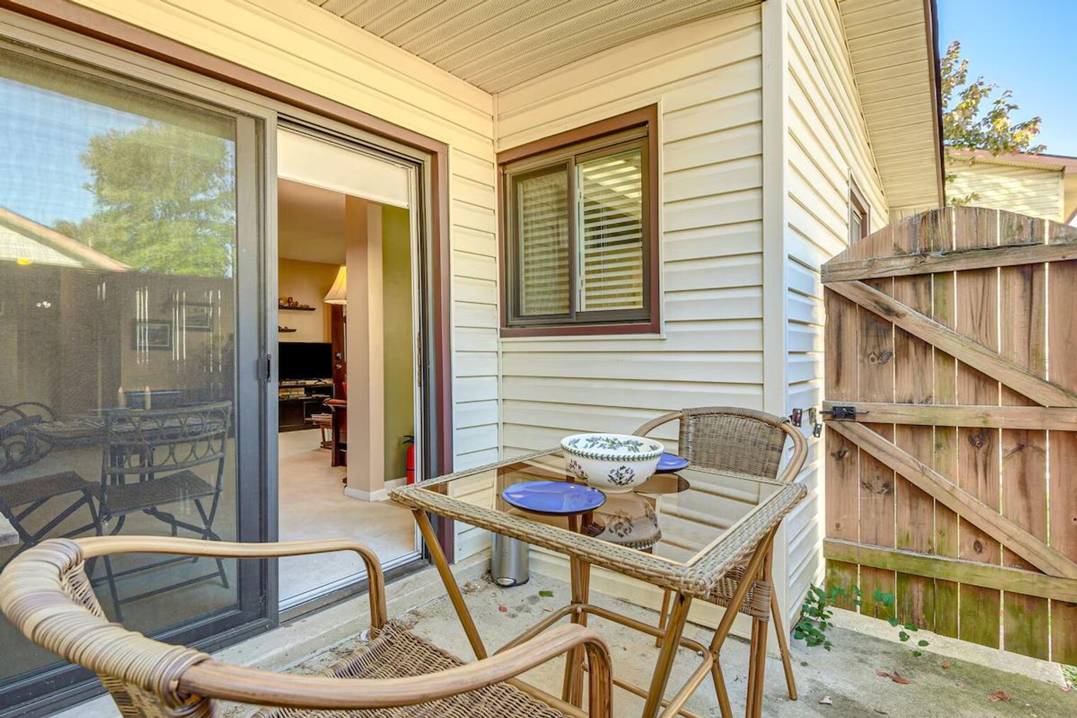 Building Photo - 8404 Mina Loma Ct