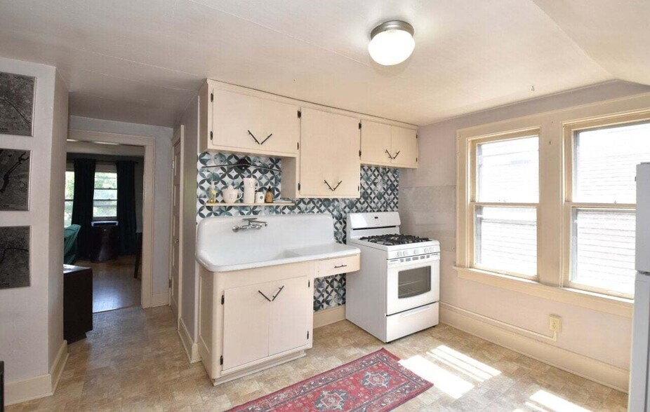 Building Photo - 2241 N 54th St