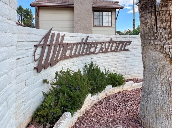 Building Photo - 3283 Dawnflower St