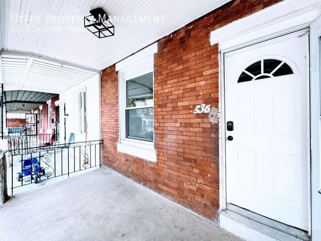 Building Photo - 536 S Salford St