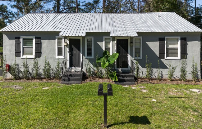 Primary Photo - Renovated 2 Bedroom Jacksonville Heights D...