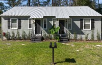 Building Photo - Renovated 2 Bedroom Jacksonville Heights D...