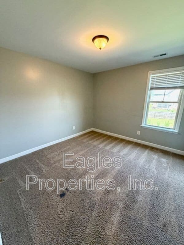 Building Photo - 215 Ingram Fields Dr